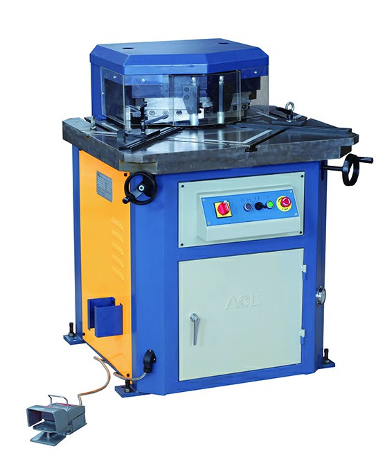 ADJUSTABLE HYDRAULIC NOTCHING MACHINE
